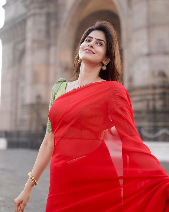 Staggering Looks Of Sakshi Malik In Ethnic Dress